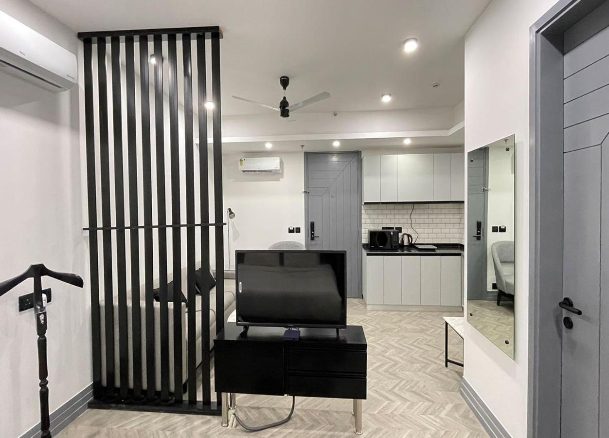Bedchambers Serviced Apartments, Mg Road Ґурґаон Екстер'єр фото