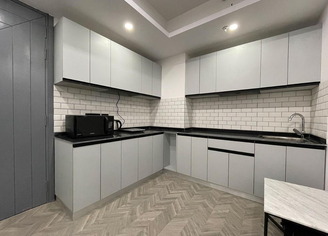 Bedchambers Serviced Apartments, Mg Road Ґурґаон Екстер'єр фото