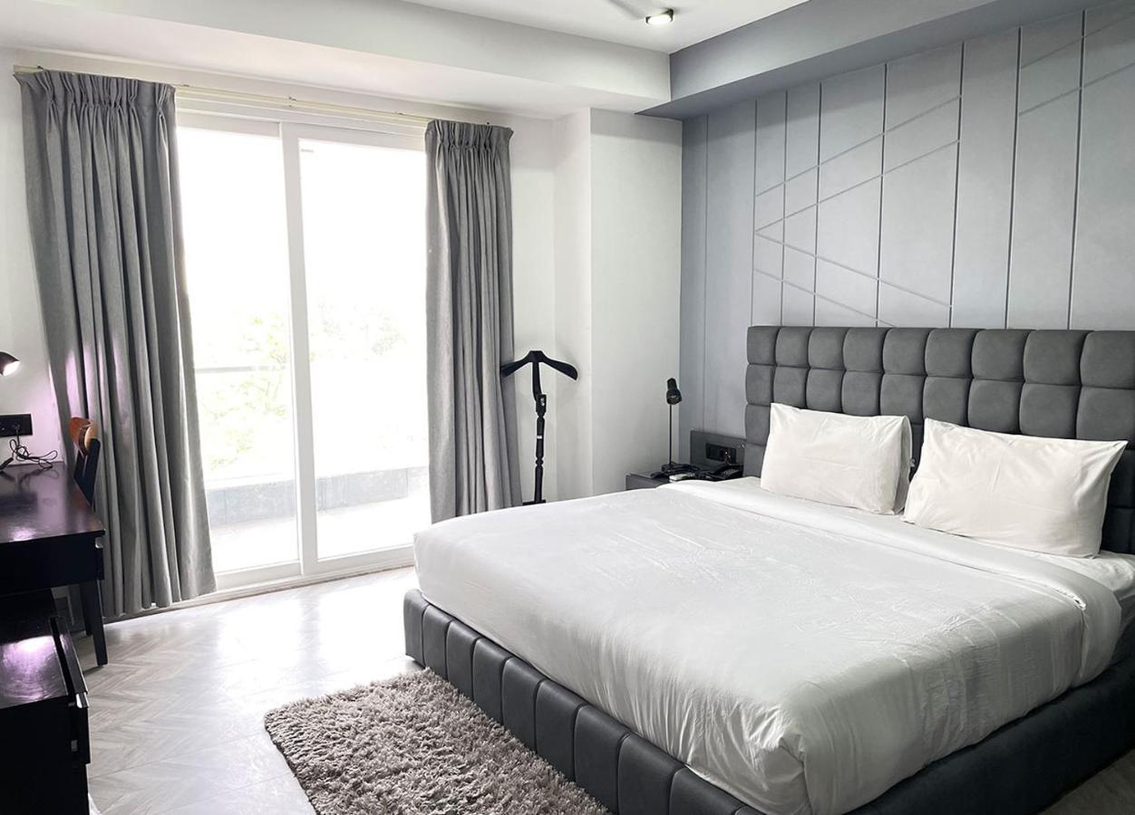 Bedchambers Serviced Apartments, Mg Road Ґурґаон Екстер'єр фото