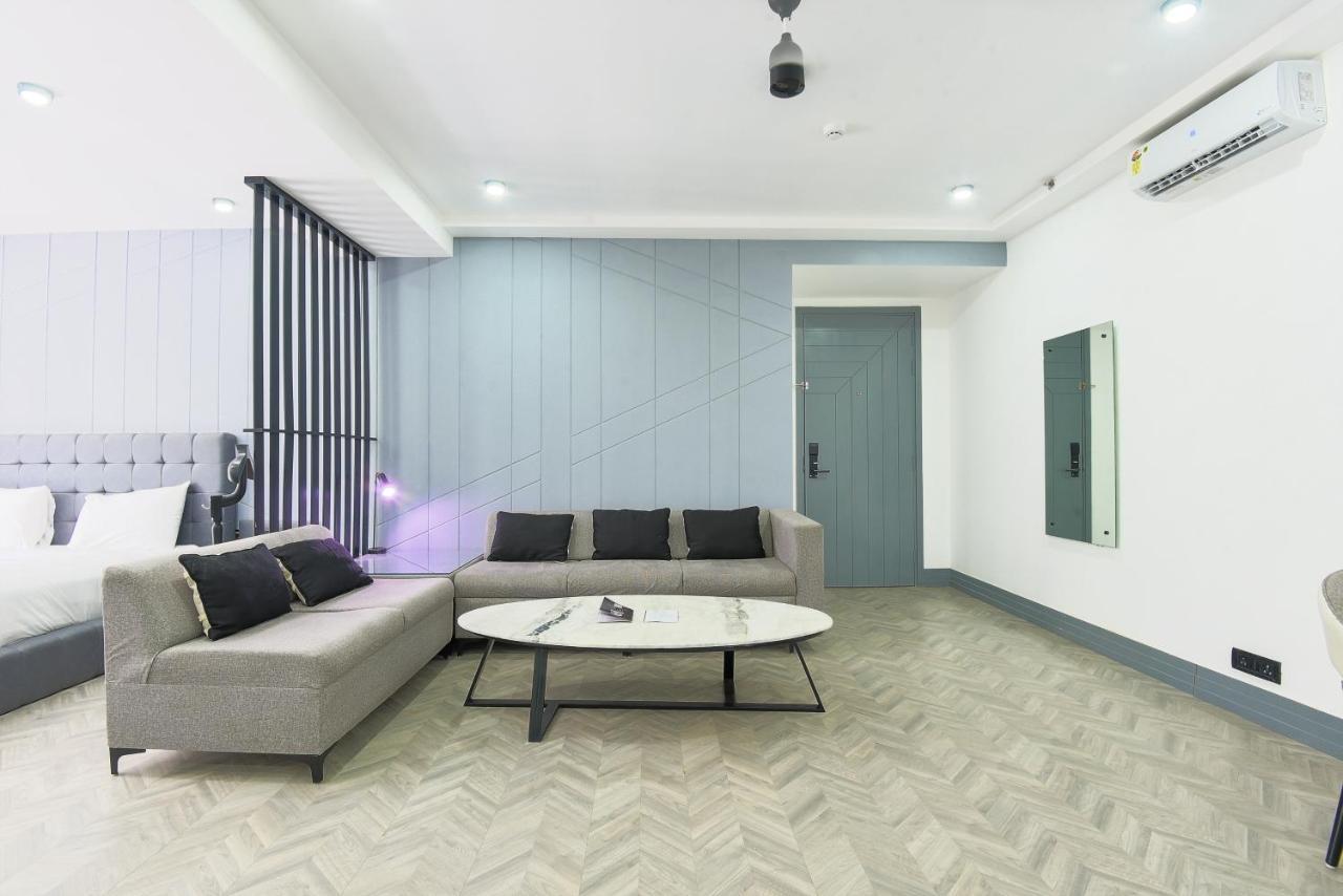Bedchambers Serviced Apartments, Mg Road Ґурґаон Екстер'єр фото