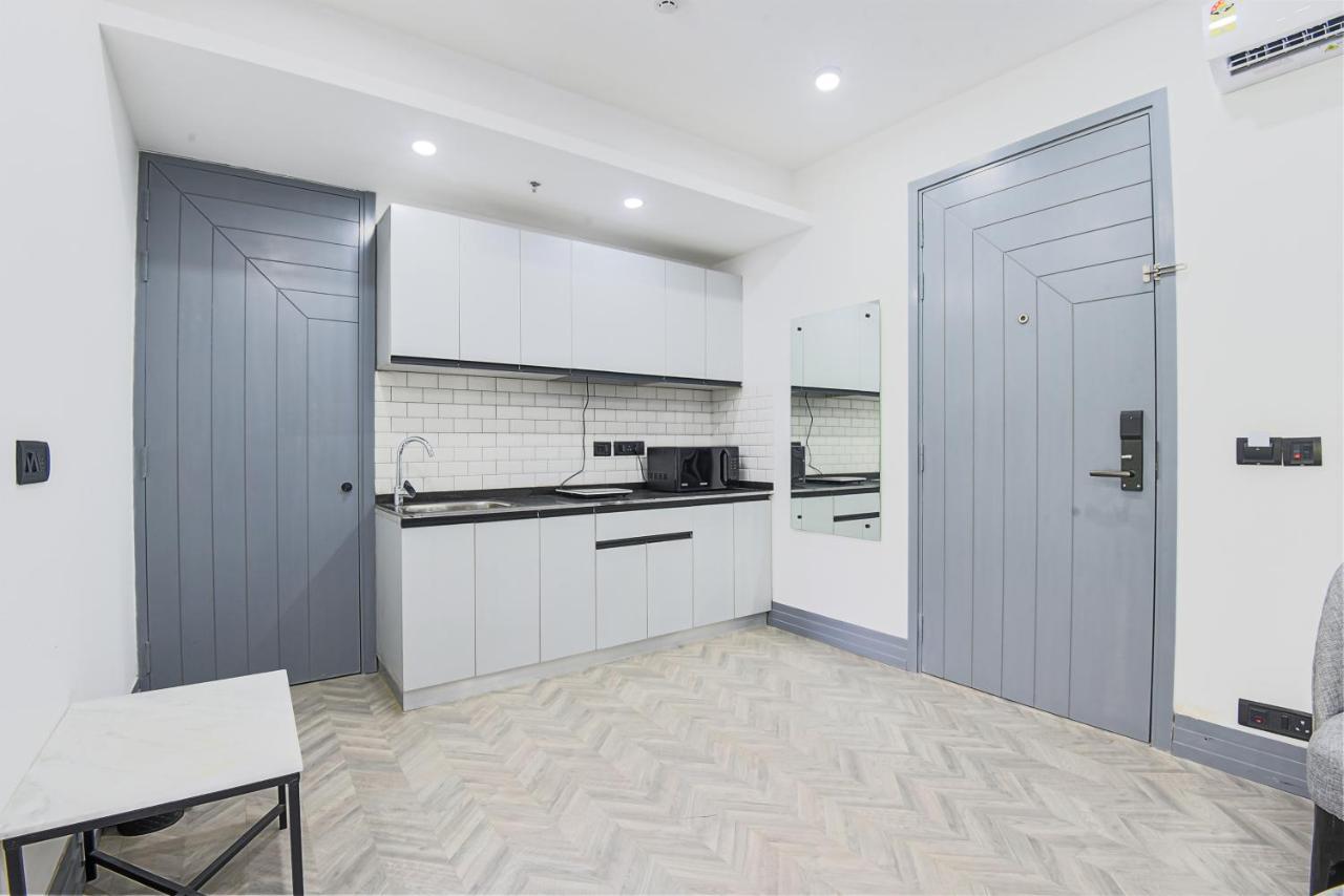 Bedchambers Serviced Apartments, Mg Road Ґурґаон Екстер'єр фото