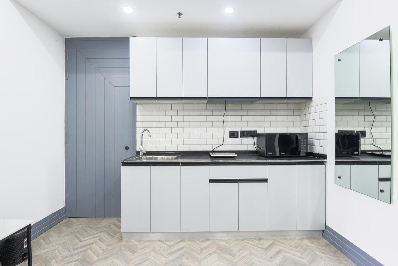 Bedchambers Serviced Apartments, Mg Road Ґурґаон Екстер'єр фото