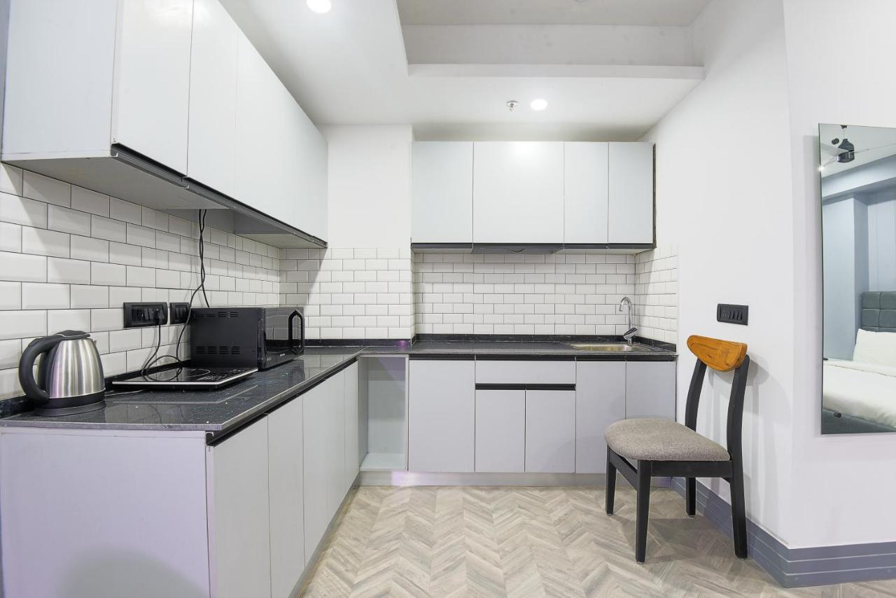Bedchambers Serviced Apartments, Mg Road Ґурґаон Екстер'єр фото