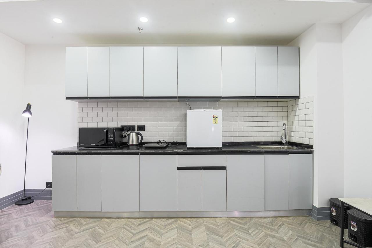 Bedchambers Serviced Apartments, Mg Road Ґурґаон Екстер'єр фото