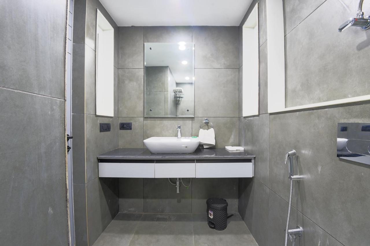 Bedchambers Serviced Apartments, Mg Road Ґурґаон Екстер'єр фото