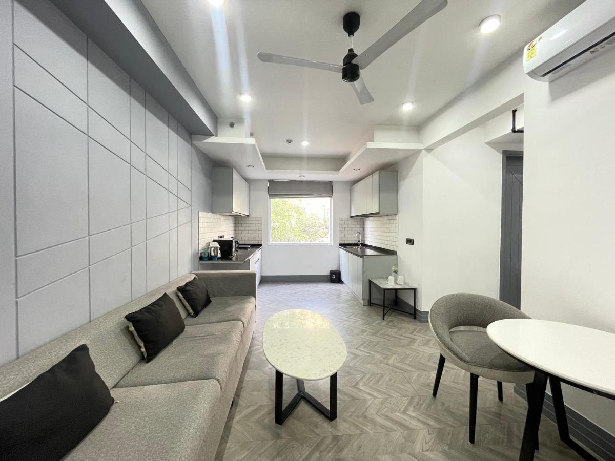 Bedchambers Serviced Apartments, Mg Road Ґурґаон Екстер'єр фото