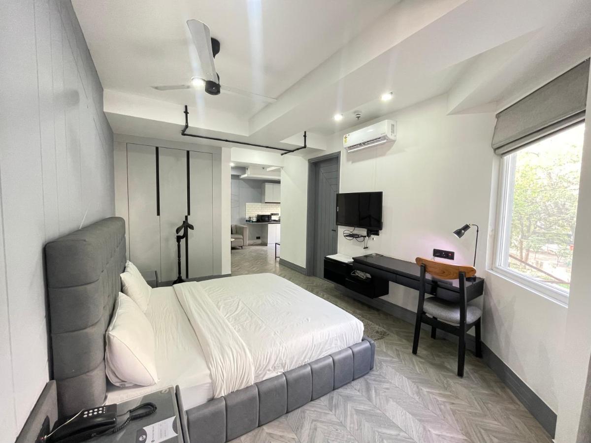 Bedchambers Serviced Apartments, Mg Road Ґурґаон Екстер'єр фото