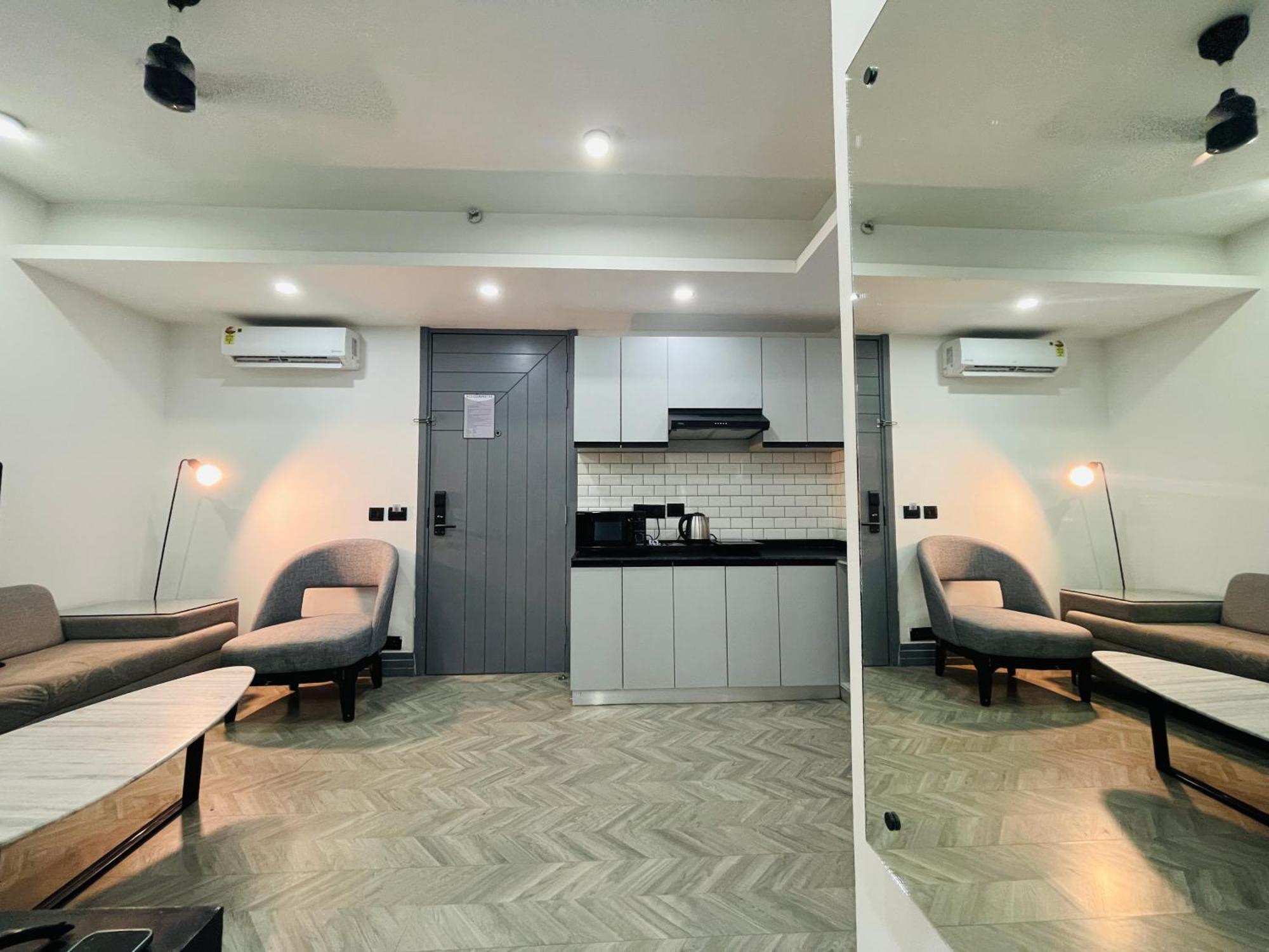 Bedchambers Serviced Apartments, Mg Road Ґурґаон Екстер'єр фото