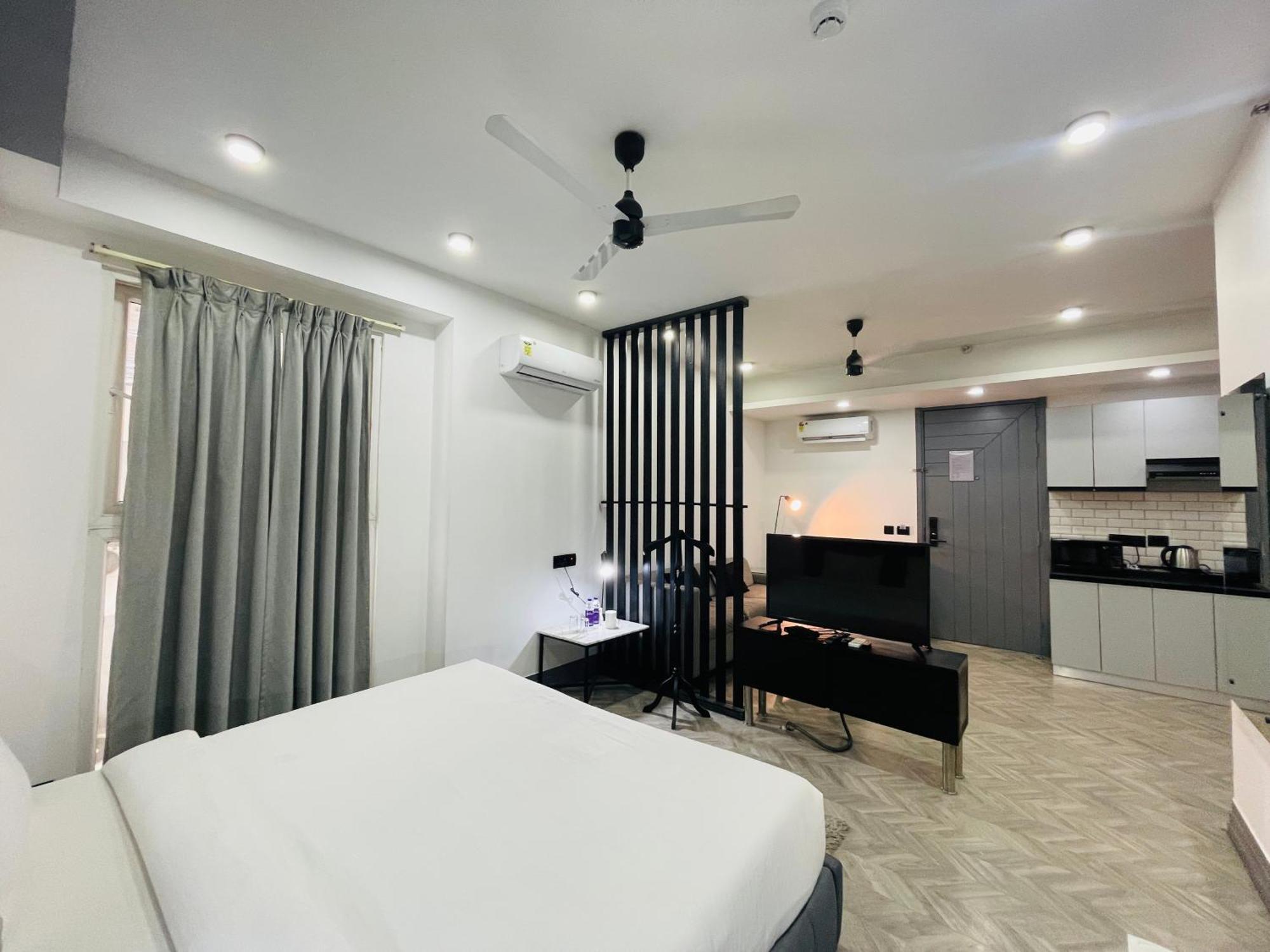 Bedchambers Serviced Apartments, Mg Road Ґурґаон Екстер'єр фото